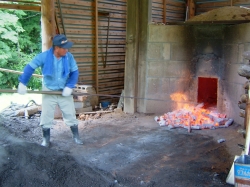 写真：炭焼きの様子