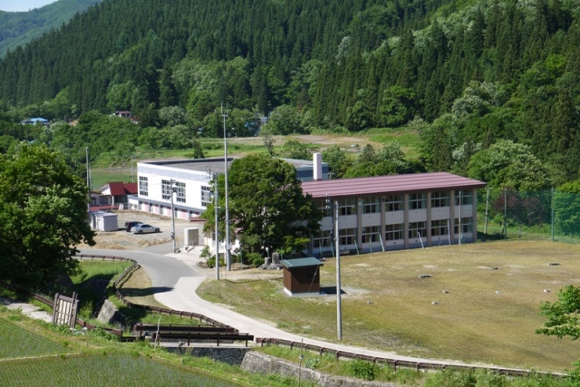 写真:「釣りキチ三平の里」体験学習館(上空写真)