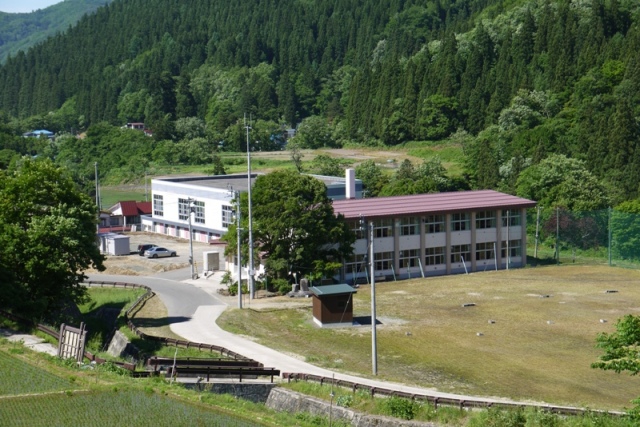 写真：「釣りキチ三平の里」体験学習館（上空写真）