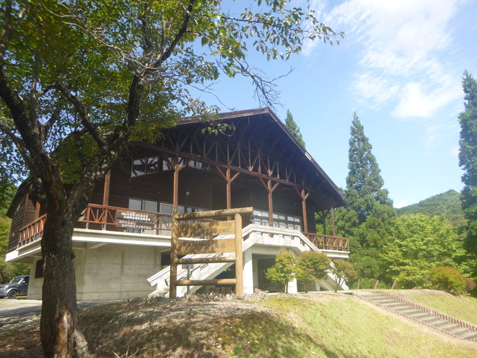 写真：やまばと山荘外観