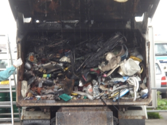 写真：ごみ収集車（塵芥車）火災状況