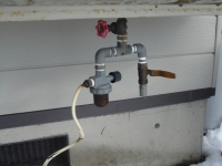 写真：配管に腐食・亀裂のあるホームタンク