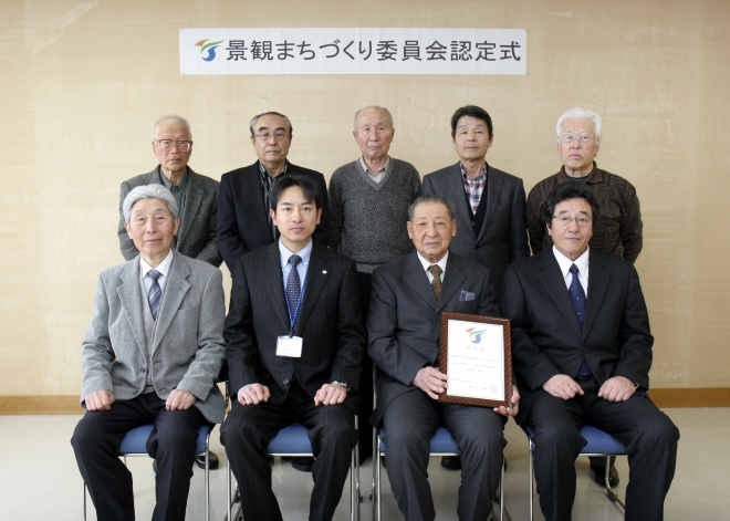 集合写真:羽黒町・上内町地区まちづくり委員会の皆さんと高橋市長