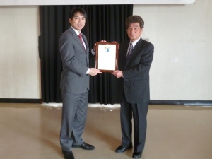 写真：高橋市長と魚谷会長