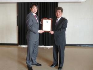 写真:高橋市長と魚谷会長