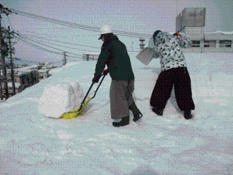 写真：雪下ろし雪寄せ支援の様子2