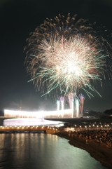 写真：あつぎ鮎まつり・大花火大会（8月上旬）