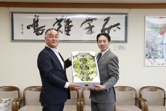 写真：柿崎代表理事専務と