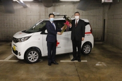 写真：日本赤十字社から救護資器材が贈呈される