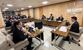 写真：委員会のようす