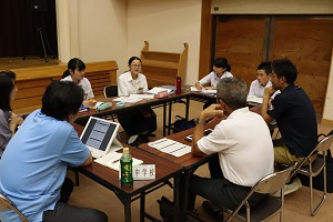 写真:増田中学校の懇談風景