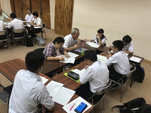 写真:横手南中学校の懇談風景