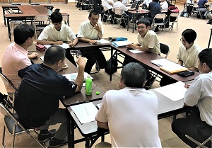 写真:横手清陵学院中学校の懇談風景