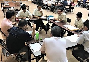 写真：横手清陵学院中学校の懇談風景