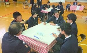 写真：懇談会風景11