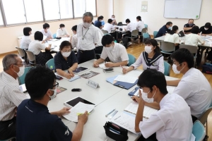 写真:横手南中学校の懇談風景