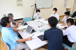 写真：増田中学校の懇談風景