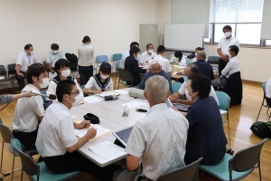 写真:横手北中学校の懇談風景
