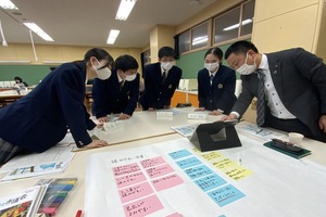 令和6年度「議会だより高校生モニター会議」の様子1