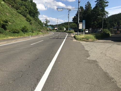 写真：国道107号入り口（東由利側）