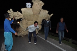 写真:藤巻の厄神立て