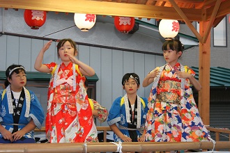 写真:深井の鹿島送りの様子