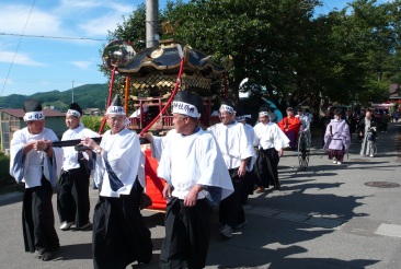 写真:月山神社祭典の様子