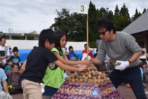 写真:全国いものこピラミッド大会の様子