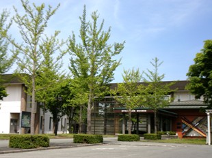 写真：雄物川図書館外観