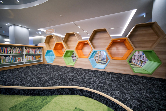 写真：横手図書館ヘキサゴンスペース