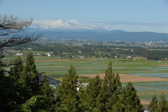 写真:金沢公園から眺める鳥海山