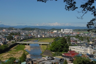 写真:横手公園から眺める鳥海山