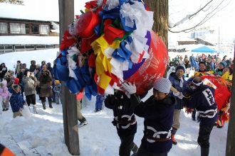 写真:三助稲荷神社梵天(大森)