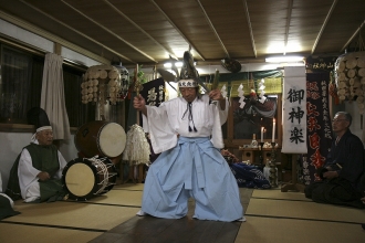 写真:仁井田番楽「御神楽」