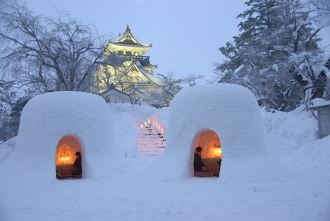 写真:横手公園のかまくら