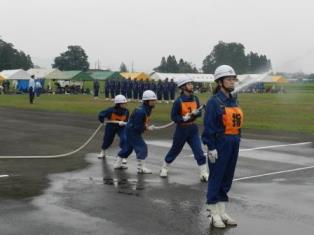 写真：軽可搬ポンプ操法訓練の様子