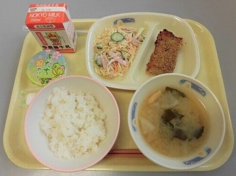 小学校卒業おめでとう給食