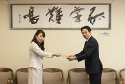 写真：菊池るり子会長と市長1