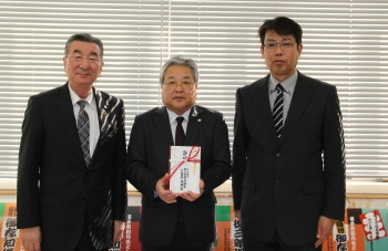写真：後藤代表理事、上田副理事長、教育長