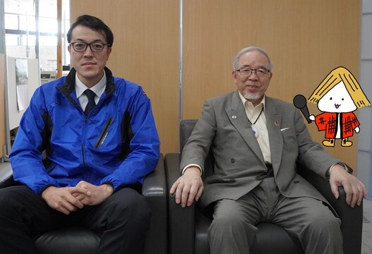 写真：「株式会社　丸幸」の多賀糸会長と奥山さん