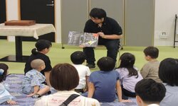 昨年の夜のおはなし会の様子