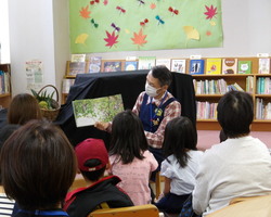 十文字図書館おはなし会の様子