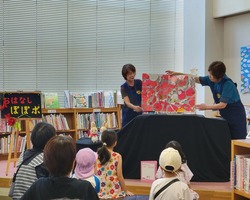 十文字図書館おはなし会の様子