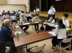 横手北中学校の懇談風景