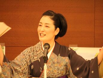 雄物川町今宿地区出身の浪曲師・東家三可子さん