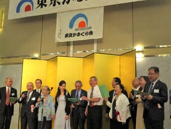 会場全体が一体となった合唱の写真