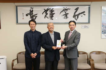 （左）橋本健司氏と（右）橋本一志氏