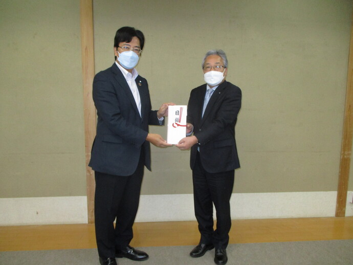 写真：山澤代表理事と伊藤教育長