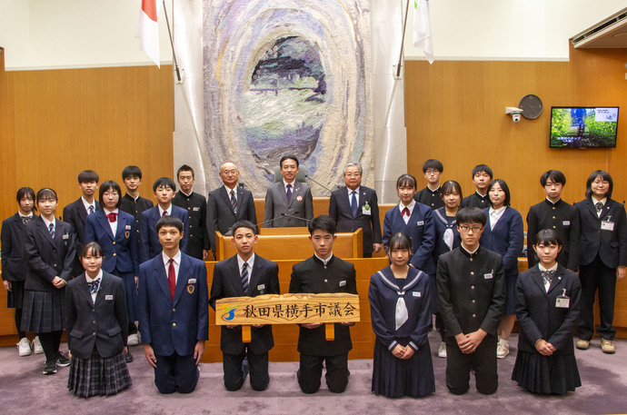 Y8サミット創快横手市議会集合写真