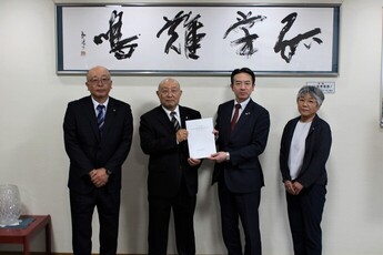 意見書手交式の様子